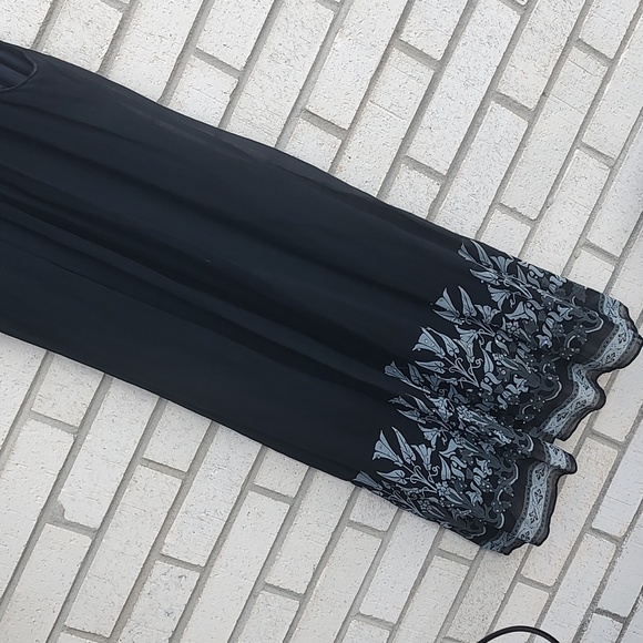 Black dress - Picture 5 of 7